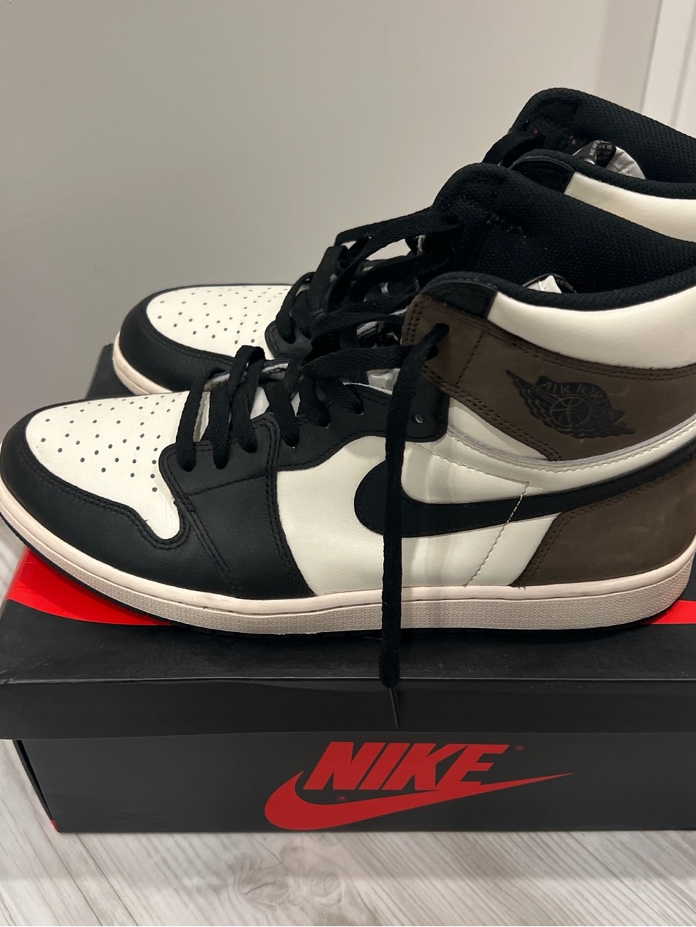 Air Jordan 1 Retro “mocha”